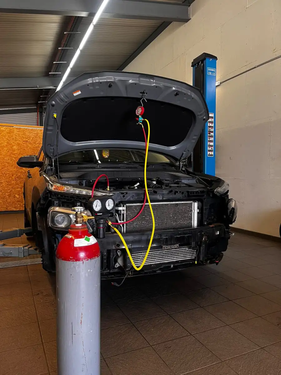 Station de diagnostic et de recharge de la climatisation